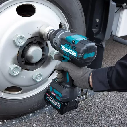 Makita TW001GM201 IskevÃ¤ mutterinvÃ¤Ã¤nnin XGT 40V 1800 Nm â€“ Sis. 2x 4,0 Ah akut ja laturi - Makita XGT 40V akkuporakoneet - TW001GM201 - 2