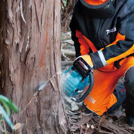 Makita UC014GT101 Ketjusaha XGT 40V 12" â€“ Ammattitason 25,5 m/s nopeus, tyÃ¶kaluton kiristys (Sis. 5,0 Ah akun & laturin) - Akkumoottorisahat - UC014GT101 - 2