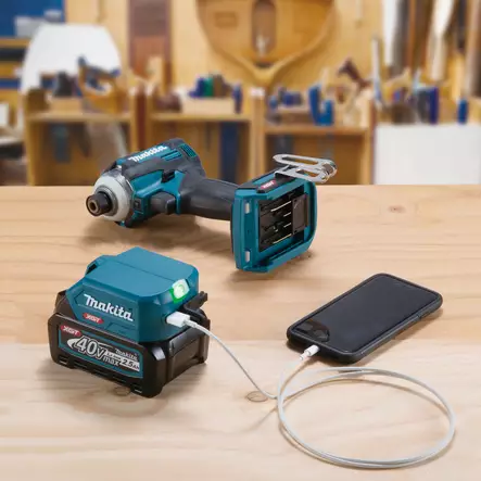 Makita USB-Latausadapteri XGT 40V | ADP001G (Tee akustasi Powerbank) - Makita lisätarvikkeet akuille - ADP001G - 2