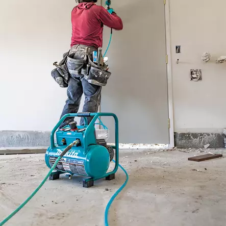 Makita AC001GZ Akkukompressori XGT 40V â€“ Hiljainen, Ã–ljytÃ¶n ja Kannettava 7,6 L - Makita ilmapumput ja painepuhaltimet - AC001GZ - 2