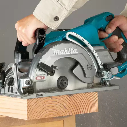 Makita RS001GZ PyÃ¶rÃ¶saha XGT 40V 185 mm â€“ JÃ¤reÃ¤ Takakahvamalli ja 6 400 min?Â¹ Kierrosnopeus - Makita akkusirkkelit ja akkupyörösahat - RS001GZ - 2